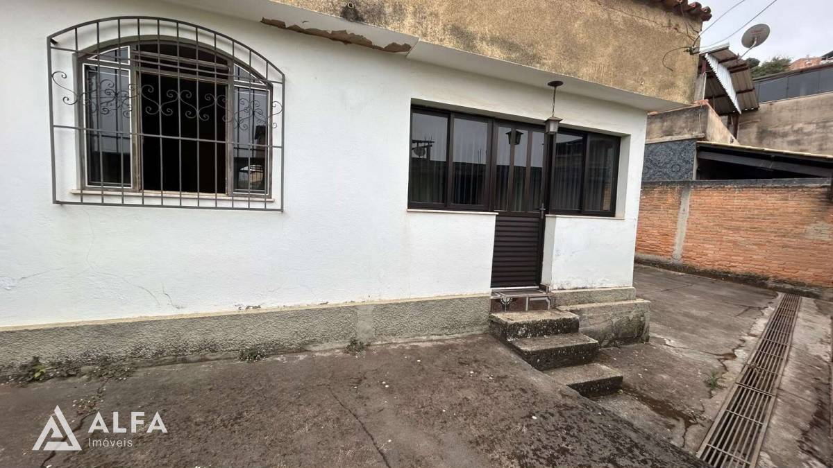 Casa à Venda no Caminho Novo – Conforto, Espaço e Potencial de Ampliação